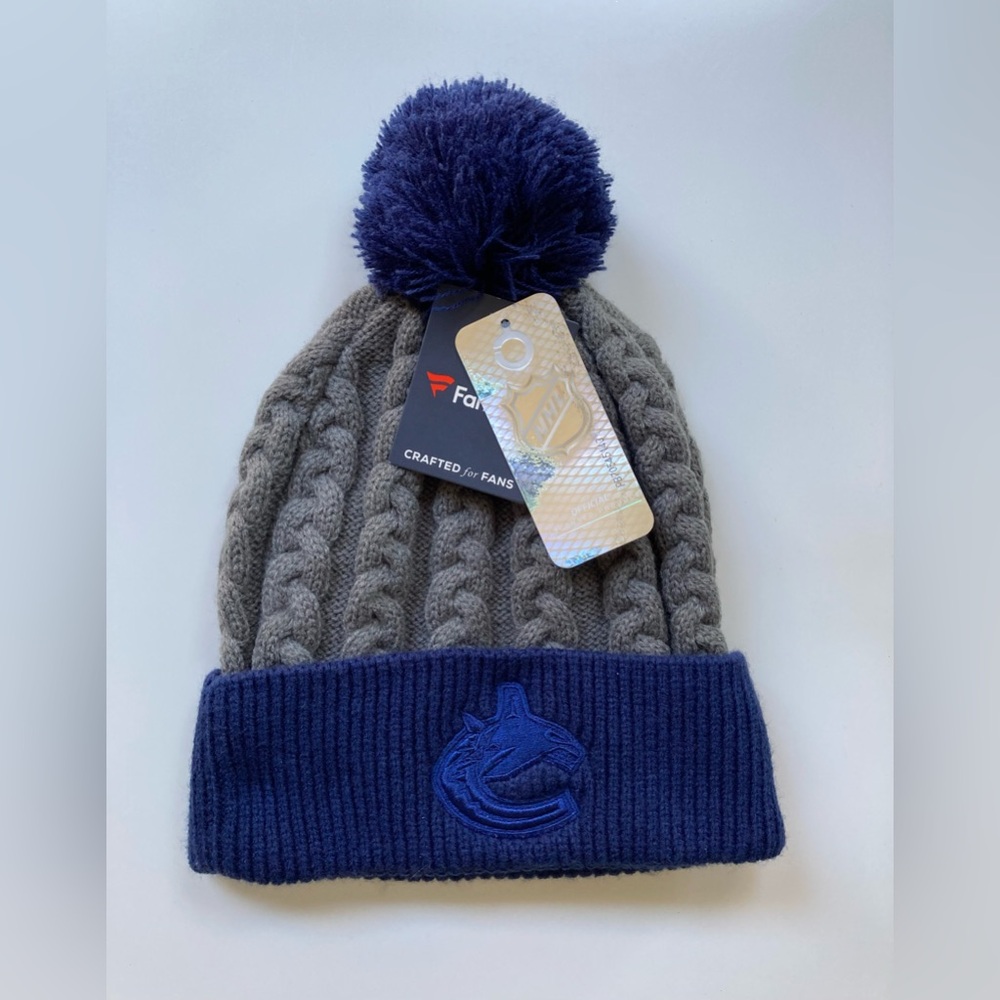 Fanatics NHL Canucks Toque Hockey Gray and Blue Knit Pom-Pom Beanie NWTS
